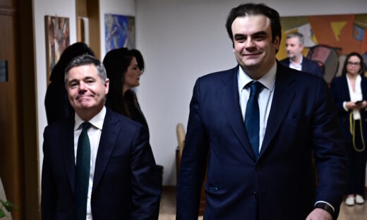 Ο υπουργός Οικονομικών, Κυριάκος Πιερρακάκης και ο επικεφαλής του Eurogroup, Πασκάλ Ντόναχιου