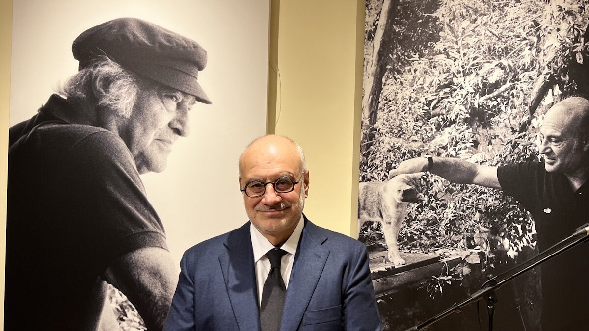 Ο πρόεδρος του QUALCO Foundation, Ορέστης Τσακαλώτος στα εγκαίνια του Μουσείου Ελύτη