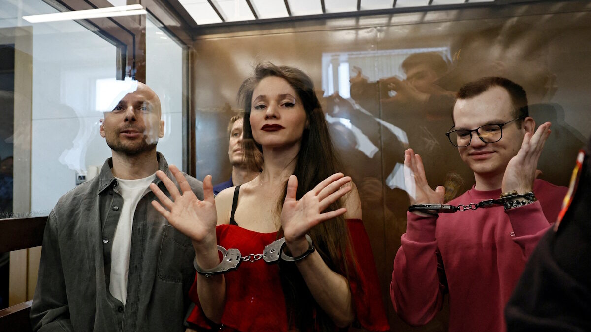 Οι δημοσιογράφοι Sergei Karelin, Konstantin Gabov, Antonina Favorskaya και Artem Kriger