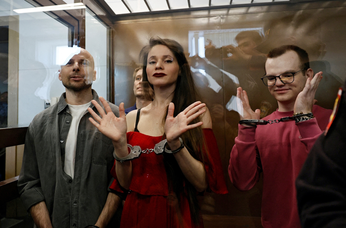 Οι δημοσιογράφοι Sergei Karelin, Konstantin Gabov, Antonina Favorskaya και Artem Kriger