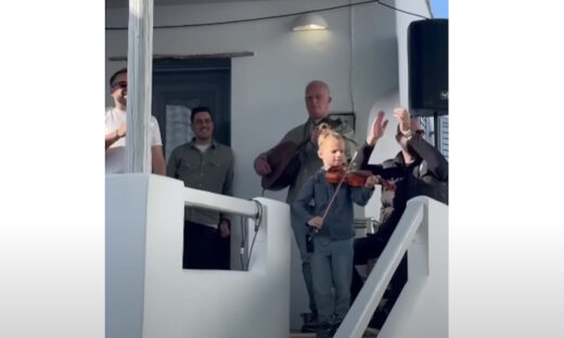 Ο 6χρονος βιολιτζής Ιάκωβος Χαρικιόπουλος