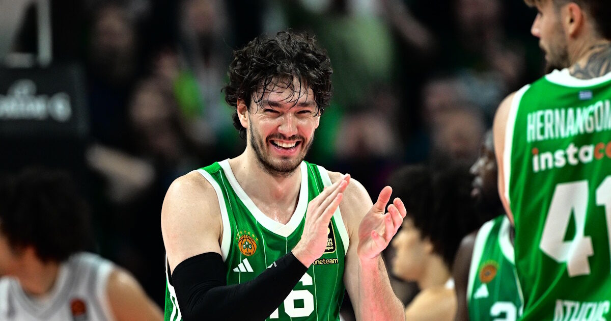 Centie Osman sings Panathinaikos’ motto in Greek: “In Abu Dhabi I will come, Panatha, for you”