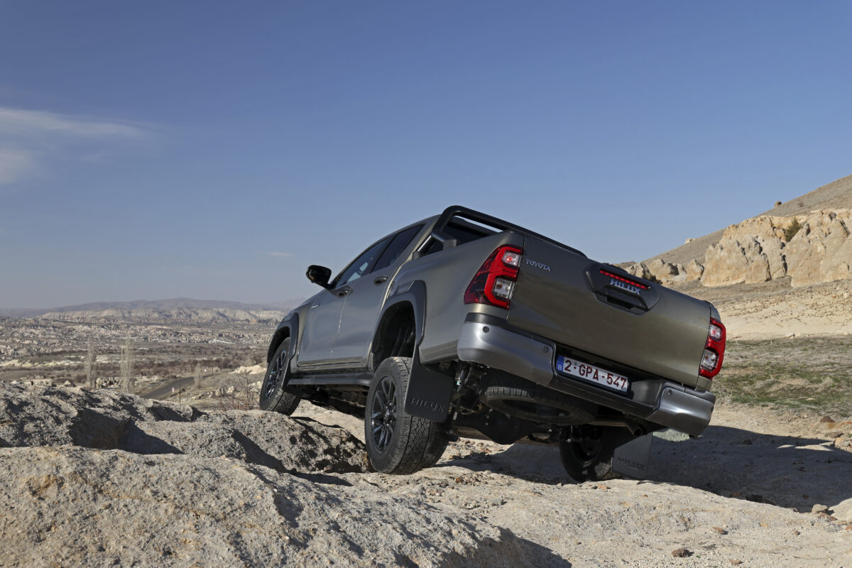 Toyota Hilux Hybrid 48V