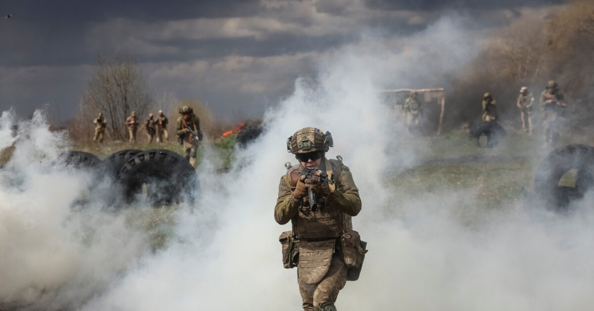 Ukraine: Junior Soldier is accused of killing his trainers during exercise