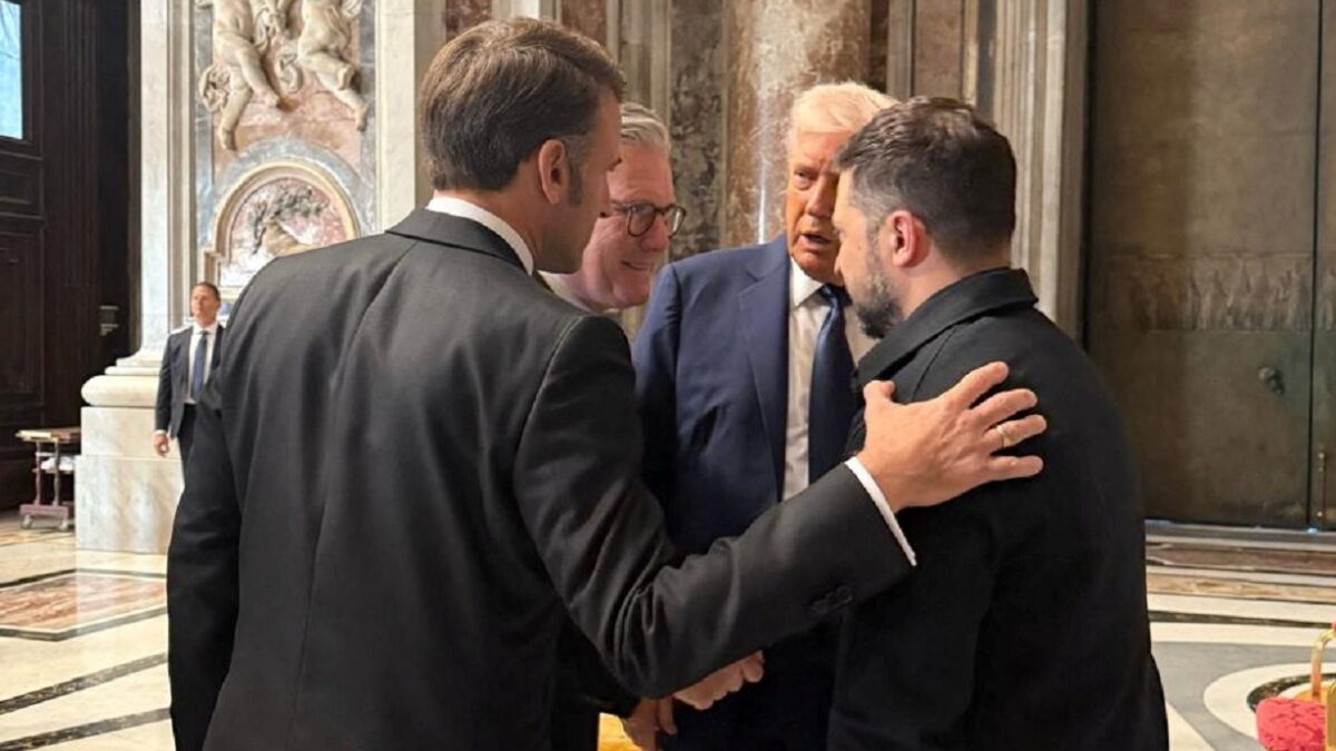 Ζελένσκι με Μακρόν, Τραμπ και Στάρμερ στο Βατικανό