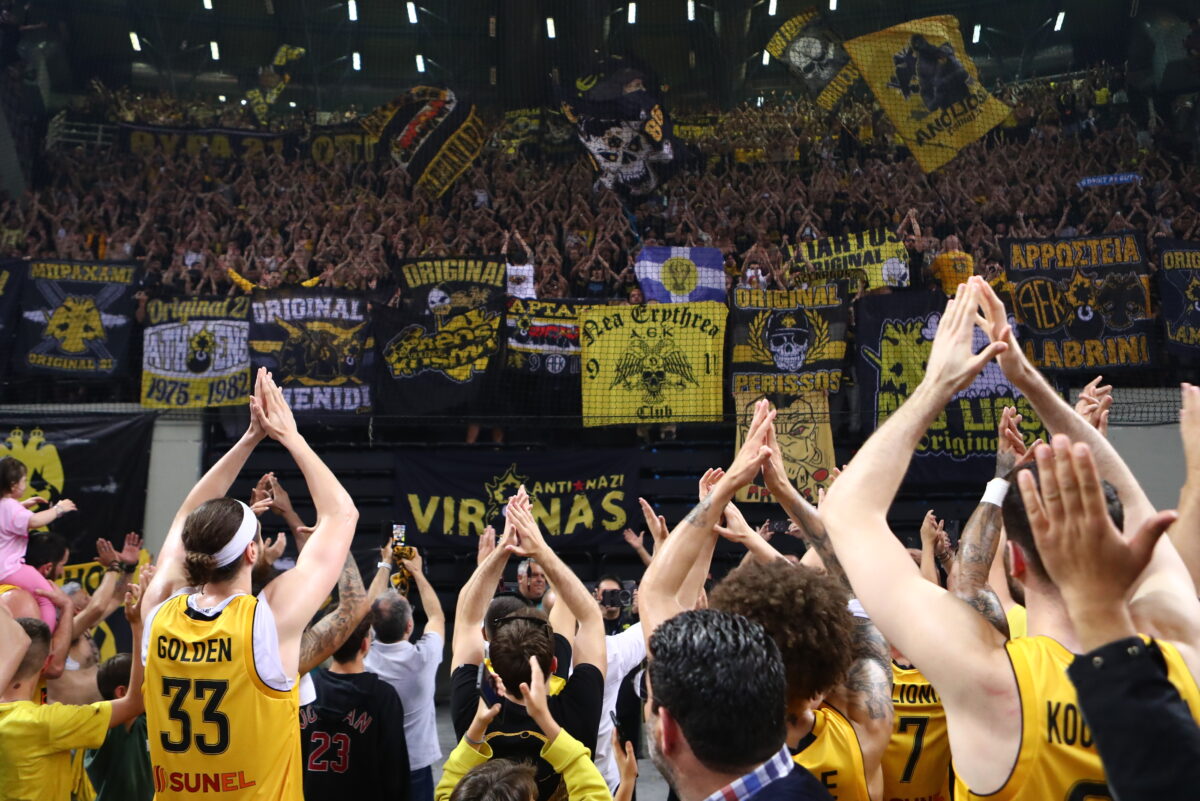 Ο κόσμος της ΑΕΚ στη SUNEL Arena