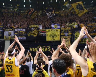 Ο κόσμος της ΑΕΚ στη SUNEL Arena