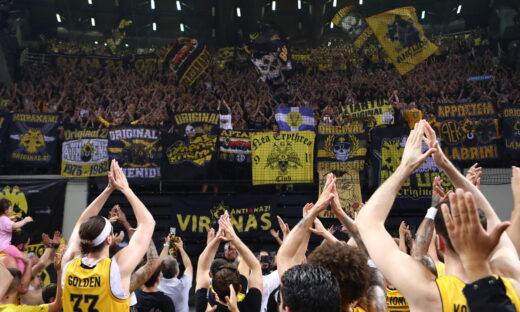 Ο κόσμος της ΑΕΚ στη SUNEL Arena