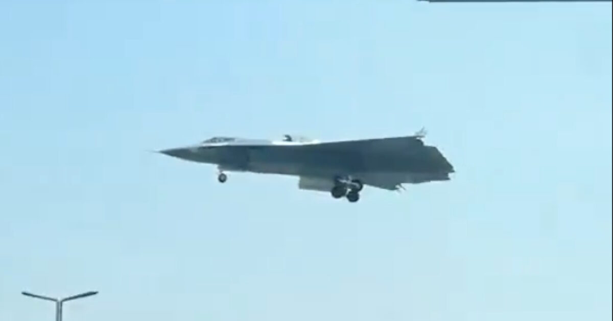 J-36: New flight of mysterious stealth over highway in China