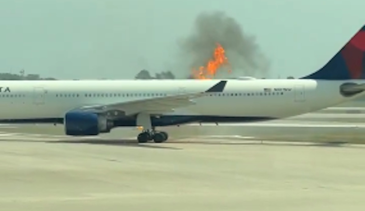Φωτιά στο αεροσκάφος 330 της Delta