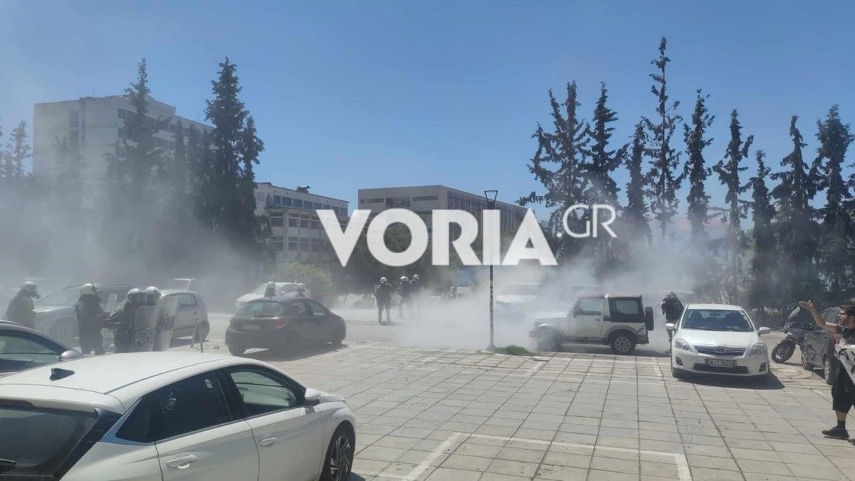 Θεσσαλονίκη: Επεισόδια στο ΑΠΘ μετά την ανακατάληψη στο Στέκι Φυσικού – Δακρυγόνα και μολότοφ