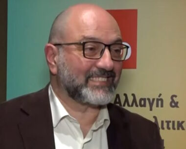 Σάκης Αρναούτογλου