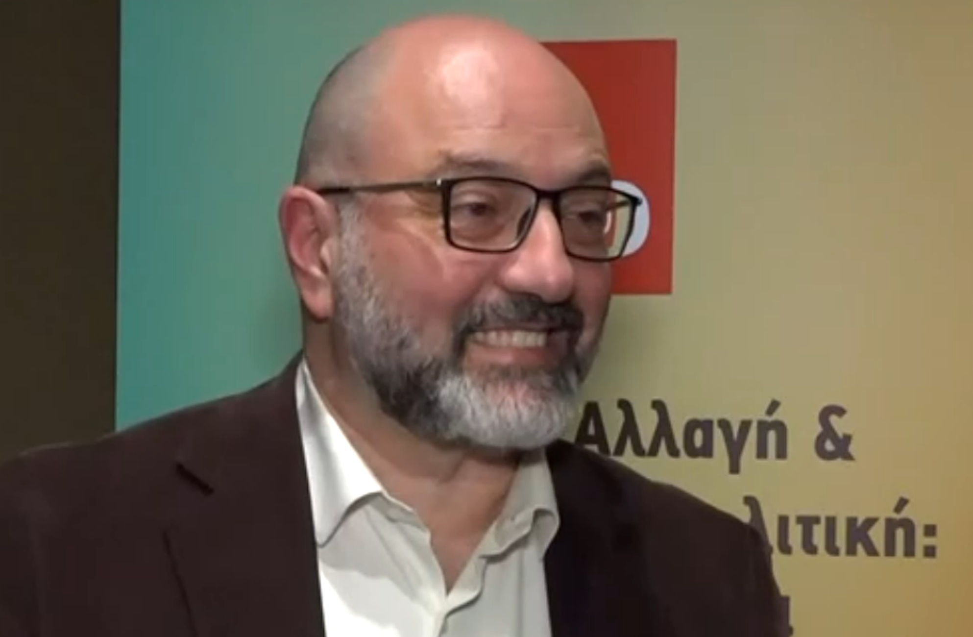 Σάκης Αρναούτογλου