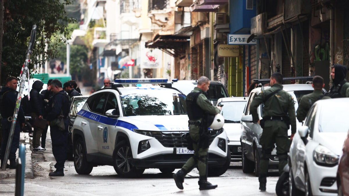 Αστυνομική επιχείρηση στον «Εξωστρεφή» στα Εξάρχεια μετά τις δηλώσεις Χρυσοχοΐδη