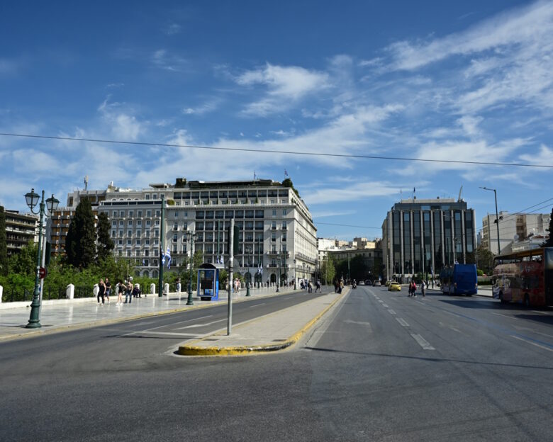 Η άδεια Αθήνα και τα άδεια όνειρα των παιδιών μας 