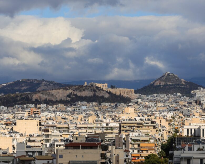 Έπαθε Τσίπρα ο Μητσοτάκης ή έρχονται εκλογές;  τελικά λύνουν ή επιτείνουν το στεγαστικό πρόβλημα τα κυβερνητικά μέτρα;  τα φαρμακερά βέλη του Τσάφου  η Λερναία Ύδρα των ρευματοκλοπών  οι μελλοντικές υπεραξίες της ΔΕΗ  τα νέα deals σε τρόφιμα – λιανεμπόριο