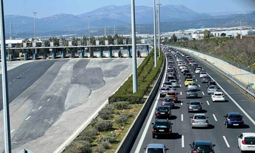 Πολλά αυτοκίνητα στην Αττική Οδό