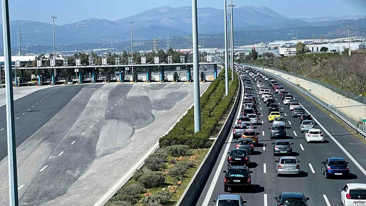 Πολλά οχήματα στην Αττική Οδό