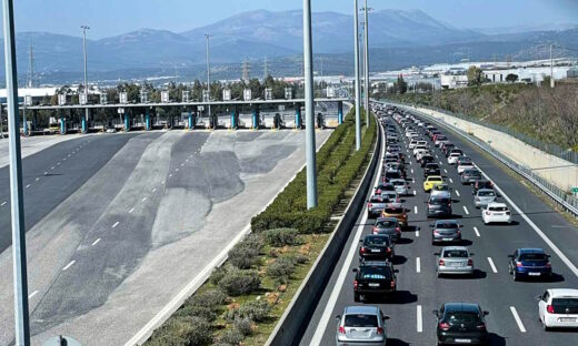 Πολλά οχήματα στην Αττική Οδό