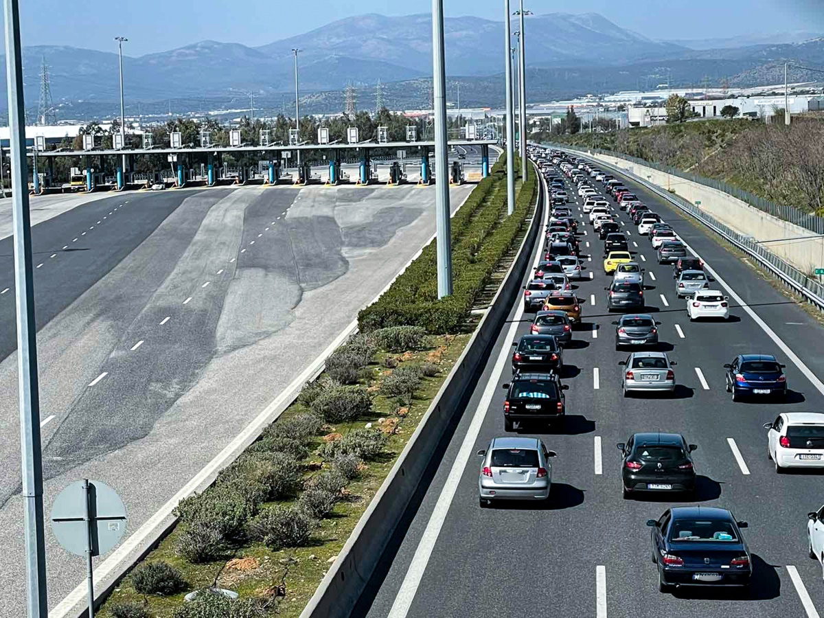 Πολλά οχήματα στην Αττική Οδό