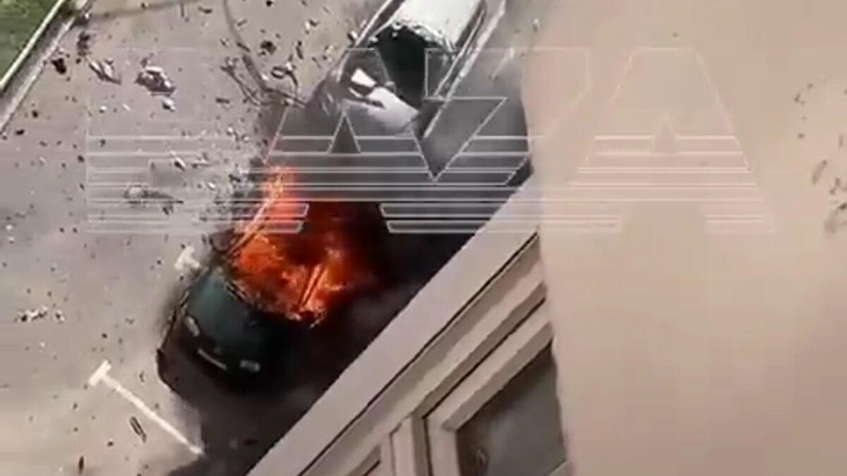 Το αυτοκίνητο που τυλίχθηκε στις φλόγες στη Ρωσία