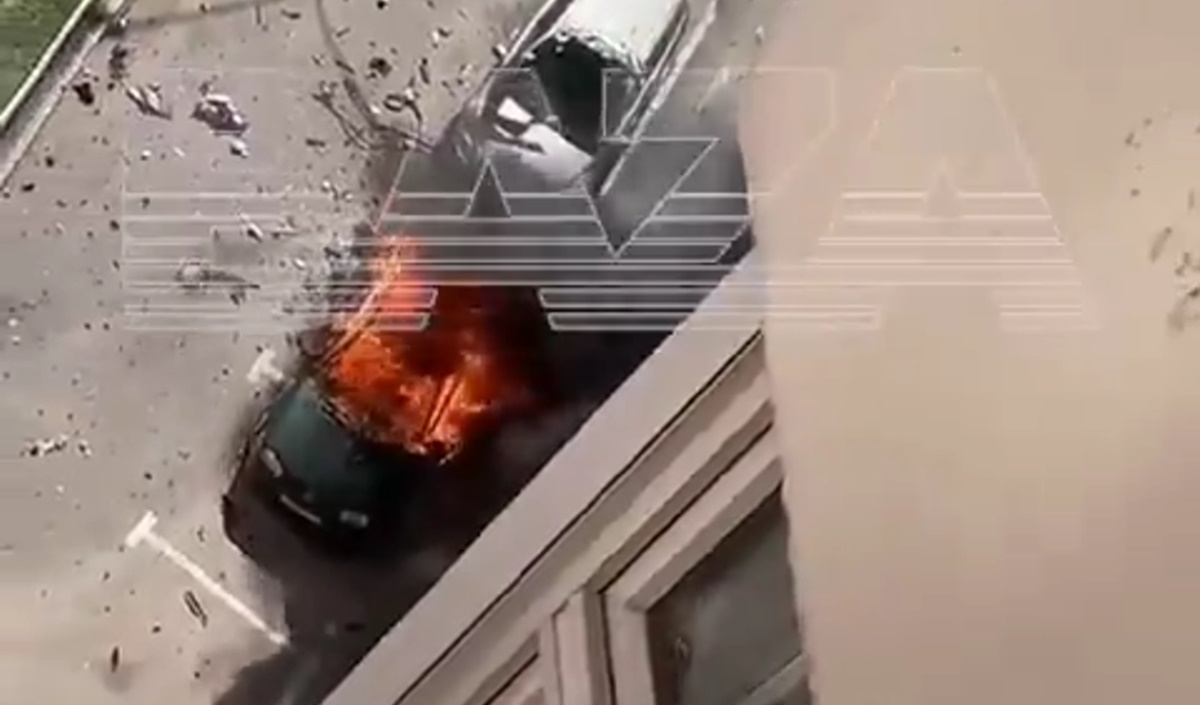 Το αυτοκίνητο που τυλίχθηκε στις φλόγες στη Ρωσία