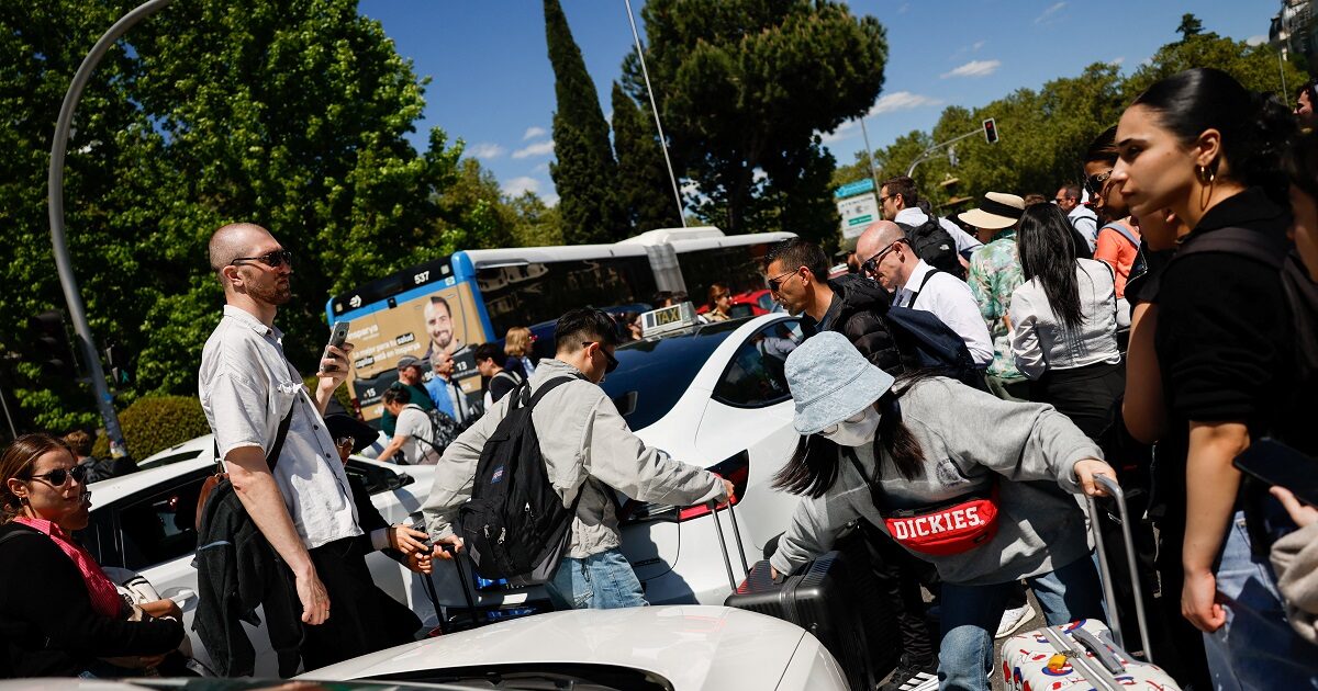 Blackout in Spain and Portugal: The chaos created through 10 photos