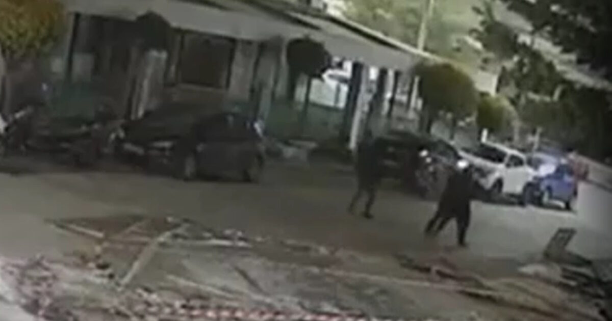 Documentary from the arrest of two men in the bournazi – they got a gun and marked police officers