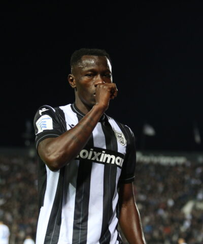 Ο Καμαρά πανηγυρίζει το γκολ του κόντρα στον Παναθηναϊκό