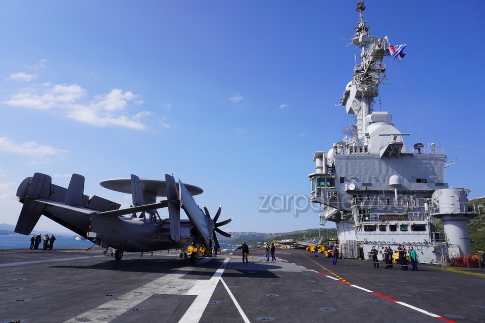 Το γαλλικό αεροπλανοφόρο «Charles De Gaulle» στο λιμάνι της Σούδας