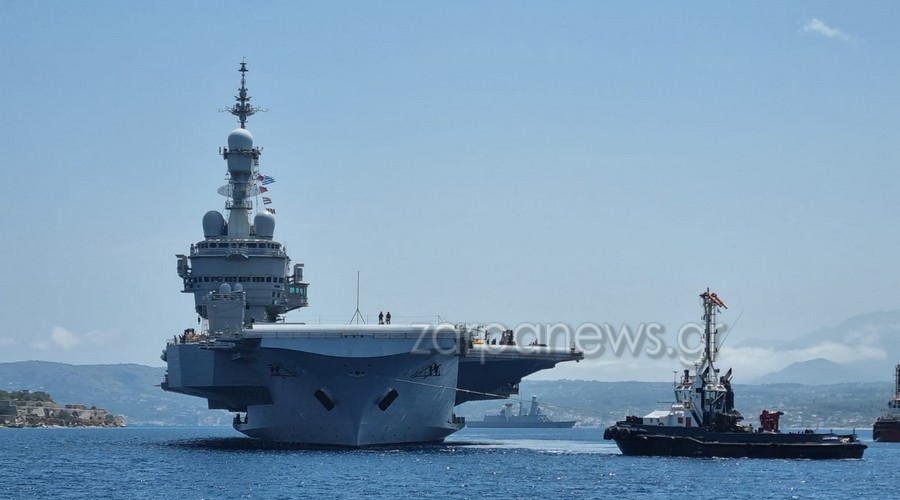 Το γαλλικό αεροπλανοφόρο «Charles De Gaulle» στο λιμάνι της Σούδας
