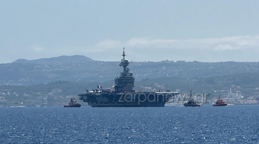 Το γαλλικό αεροπλανοφόρο «Charles De Gaulle» στο λιμάνι της Σούδας