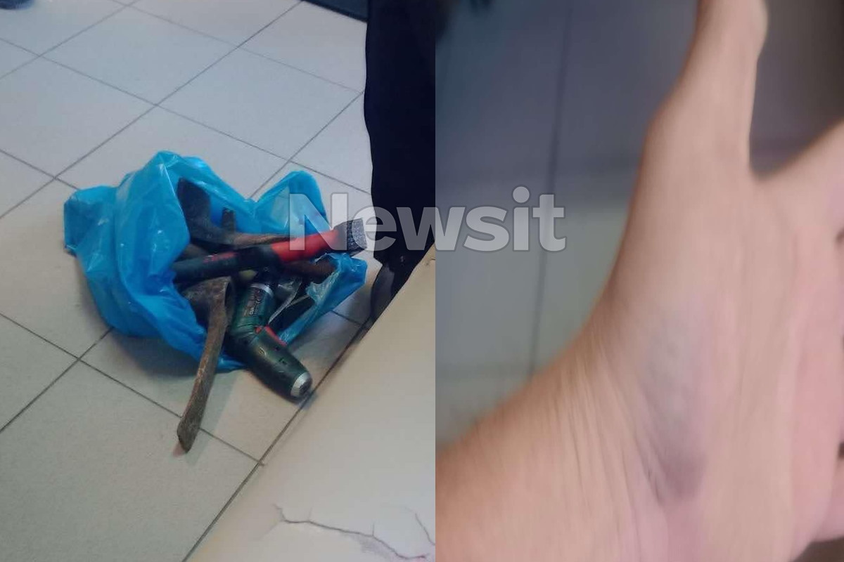 Μία σακούλα με εργαλεία και ένα χέρι