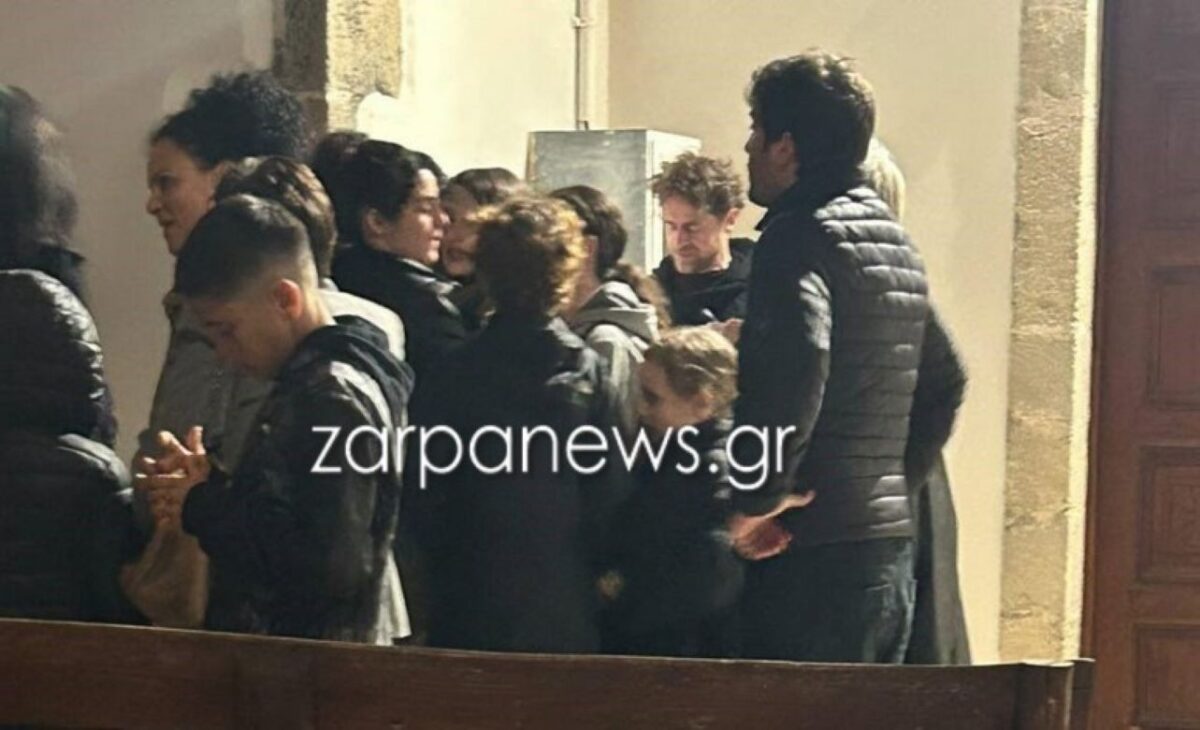 Δημήτρης Λαλος και Μαριλίτα Λαμπροπούλου στα Χανιά για το Πάσχα - Παρακολούθησαν την περιφορά του Επιταφίου 