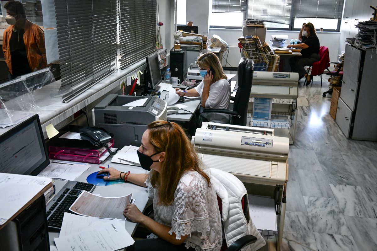 Εργαζόμενες σε ΔΟΥ