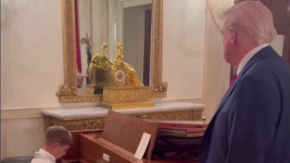 Ο Ντόναλντ Τραμπ με τον 8 χρονο εγγονό του