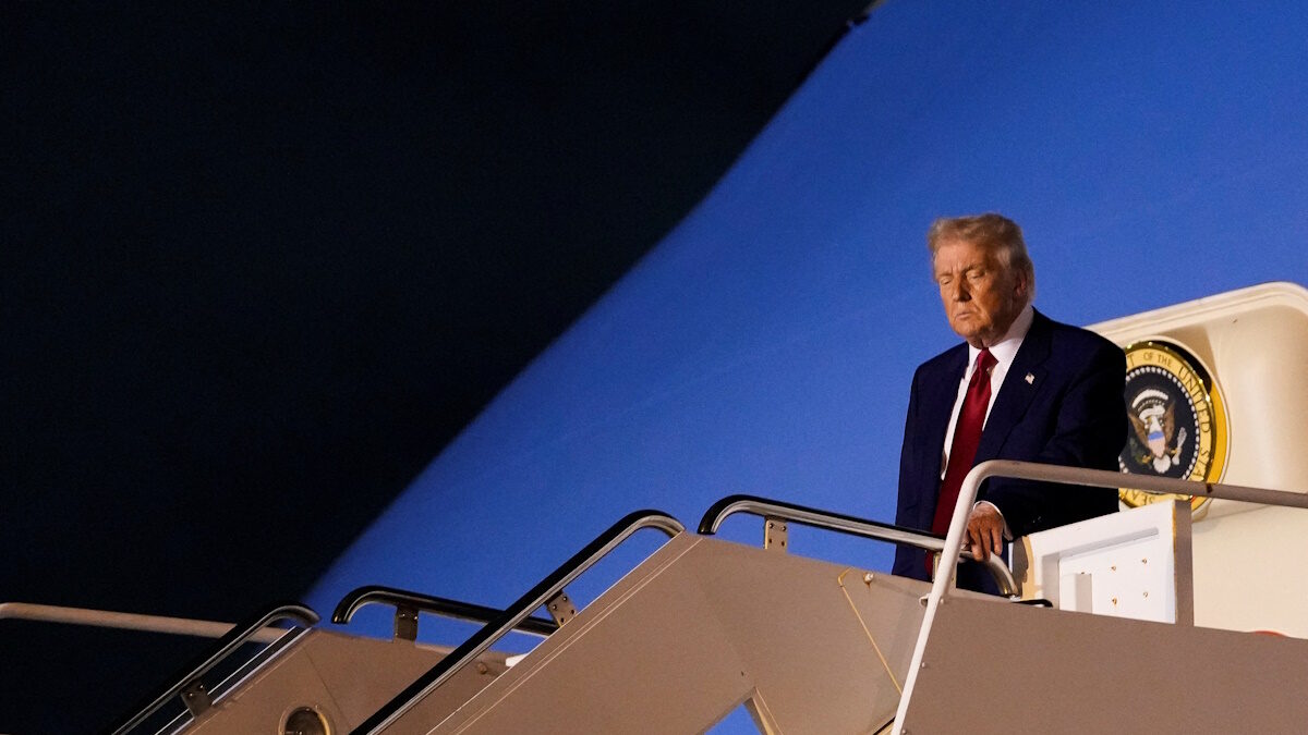 Ο Ντόναλντ Τραμπ από το Air Force One