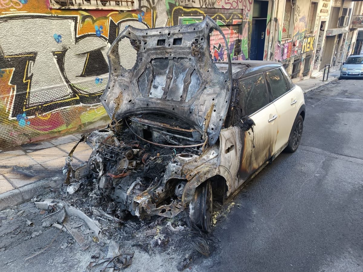 Επίθεση με μολότοφ στα Εξάρχεια