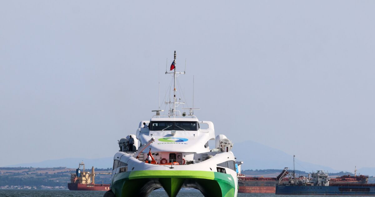 Disruption to Flying Cat 3 in Poros: Damaged after explosives – sailed with long delay