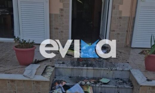 Στιγμιότυπο από το κατεστραμμένο σπίτι στην Εύβοια
