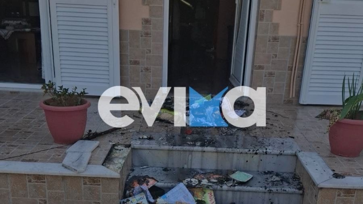 Στιγμιότυπο από το κατεστραμμένο σπίτι στην Εύβοια