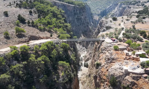 Γέφυρα Αράδαινας: Η υψηλότερη γέφυρα στην Ελλάδα με την θέα που κόβει την ανάσα