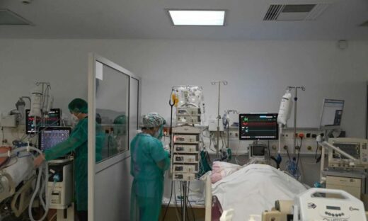 Γιατροί σε χειρουργείο