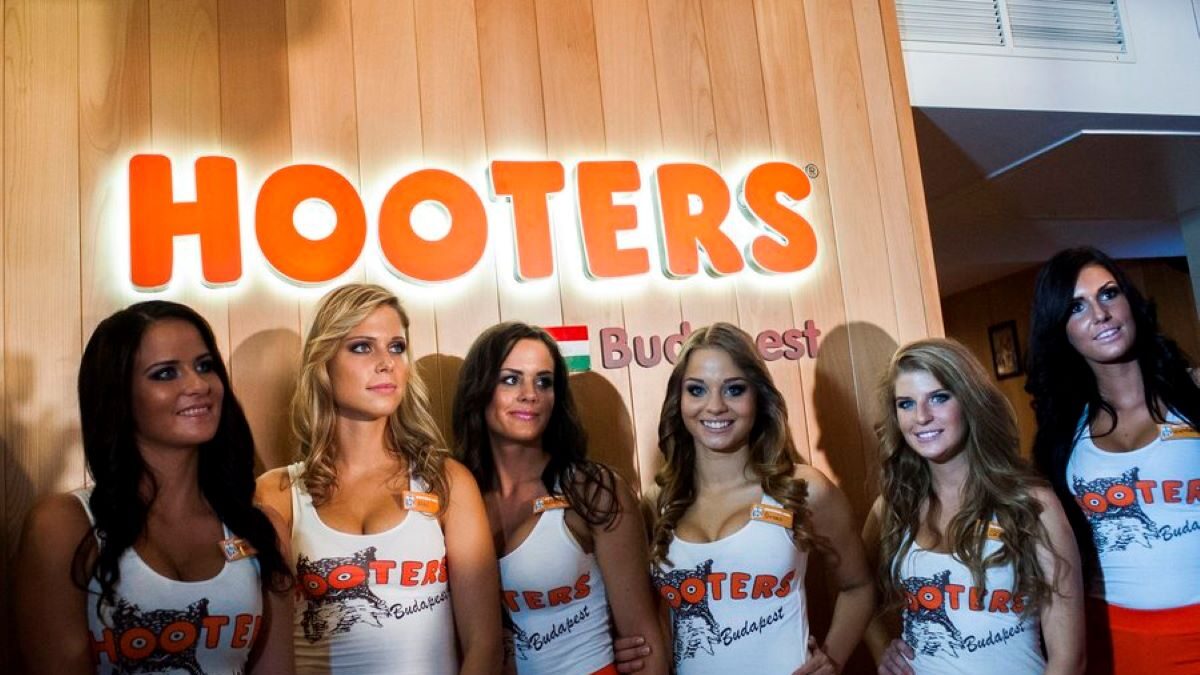 Το πρώτο εστιατόριο Hooters στην Ουγγαρία