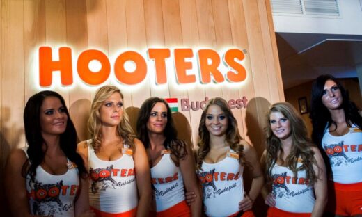 Το πρώτο εστιατόριο Hooters στην Ουγγαρία