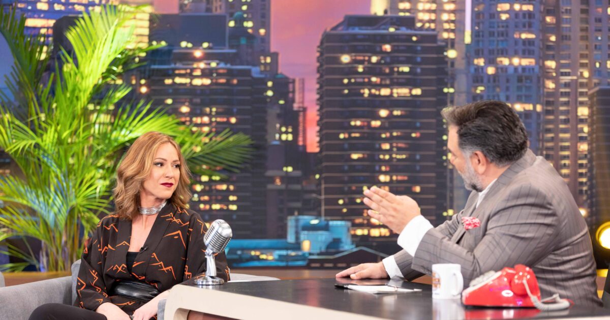 «The 2Night Show»: Ήρα Κατσούδα, Νίκος Φλώρος και Emily Λυμπεροπούλου καλεσμένοι απόψε στον Γρηγόρη Αρναούτογλου