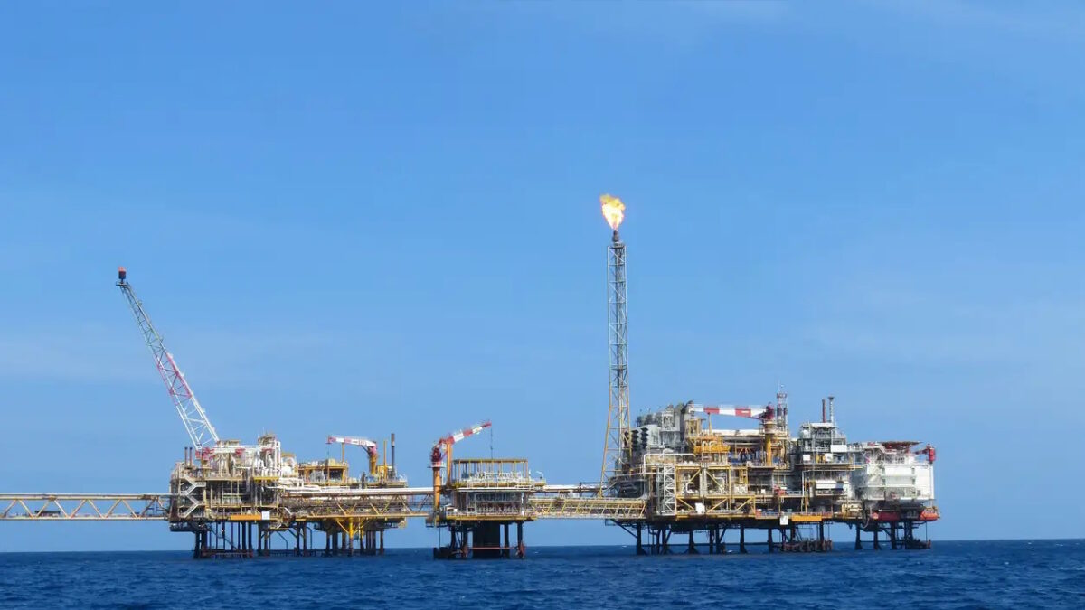 Offshore construction platform