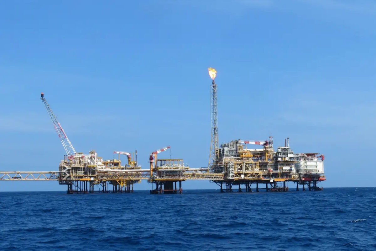 Offshore construction platform