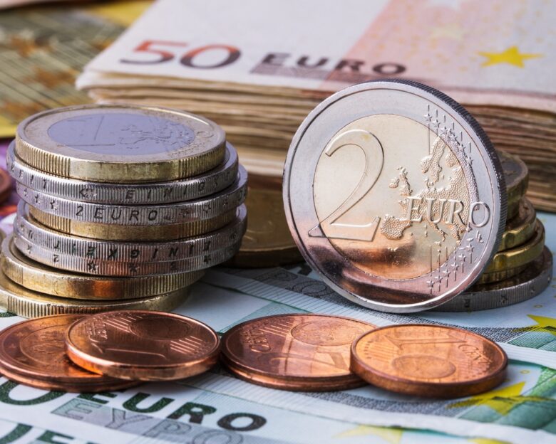 Τι «αλλαγές» ετοιμάζονται για το ευρώ και πόσο… επικίνδυνες μπορούν να γίνουν