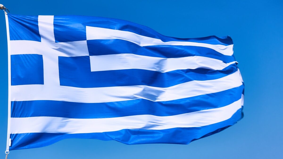 Ποιες θα είναι οι συνέπειες των δασμών Τραμπ στην ελληνική οικονομία – Τι λέει το ΥΠΟΙΚ, τι λένε αναλυτές